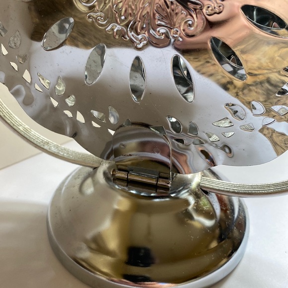 Collapsable Chrome Plated  2 Tiered pastry server - Picture 11 of 13